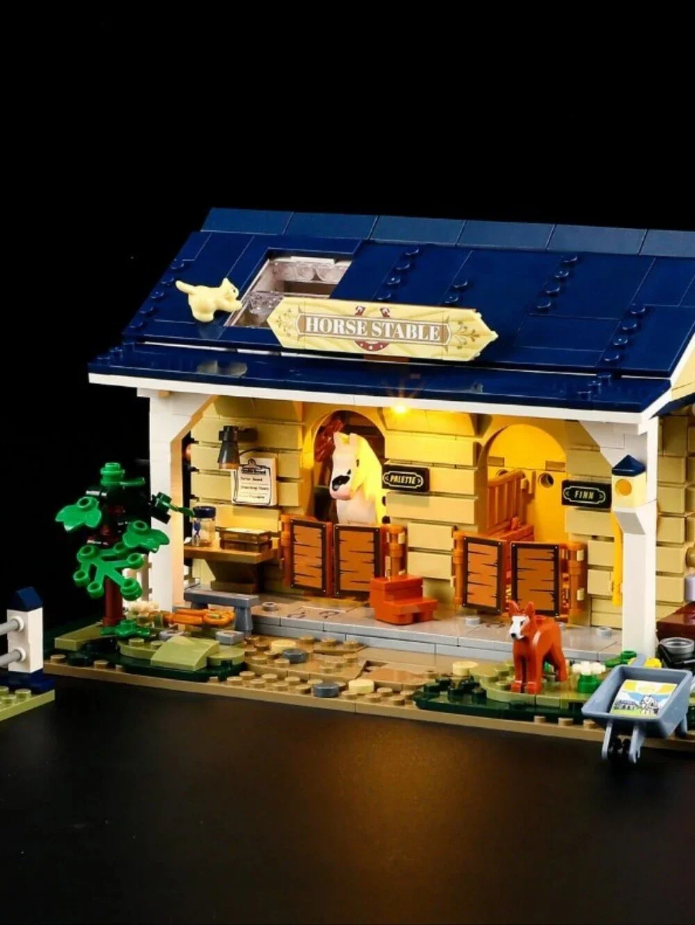 Funwhole Lumibricks Horse Stable NIB
